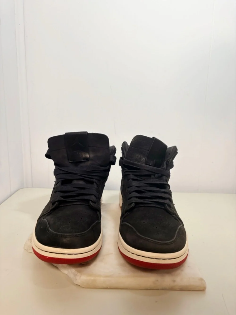 AIR Jordan 1 Mens Size 9 Nouveau Mid Black Red - Picture 3 of 9